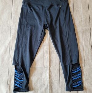 Danskin Navy Capri Criss-cross Athletic Leggings •Size Small•